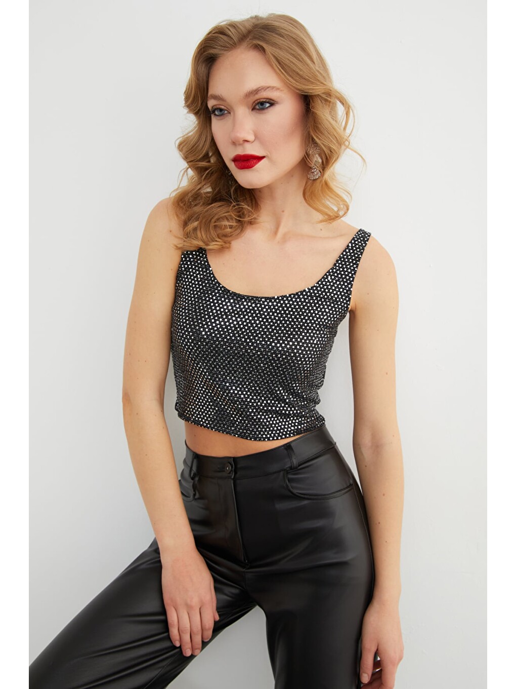 Siyah Askılı Pullu Crop Body-4
