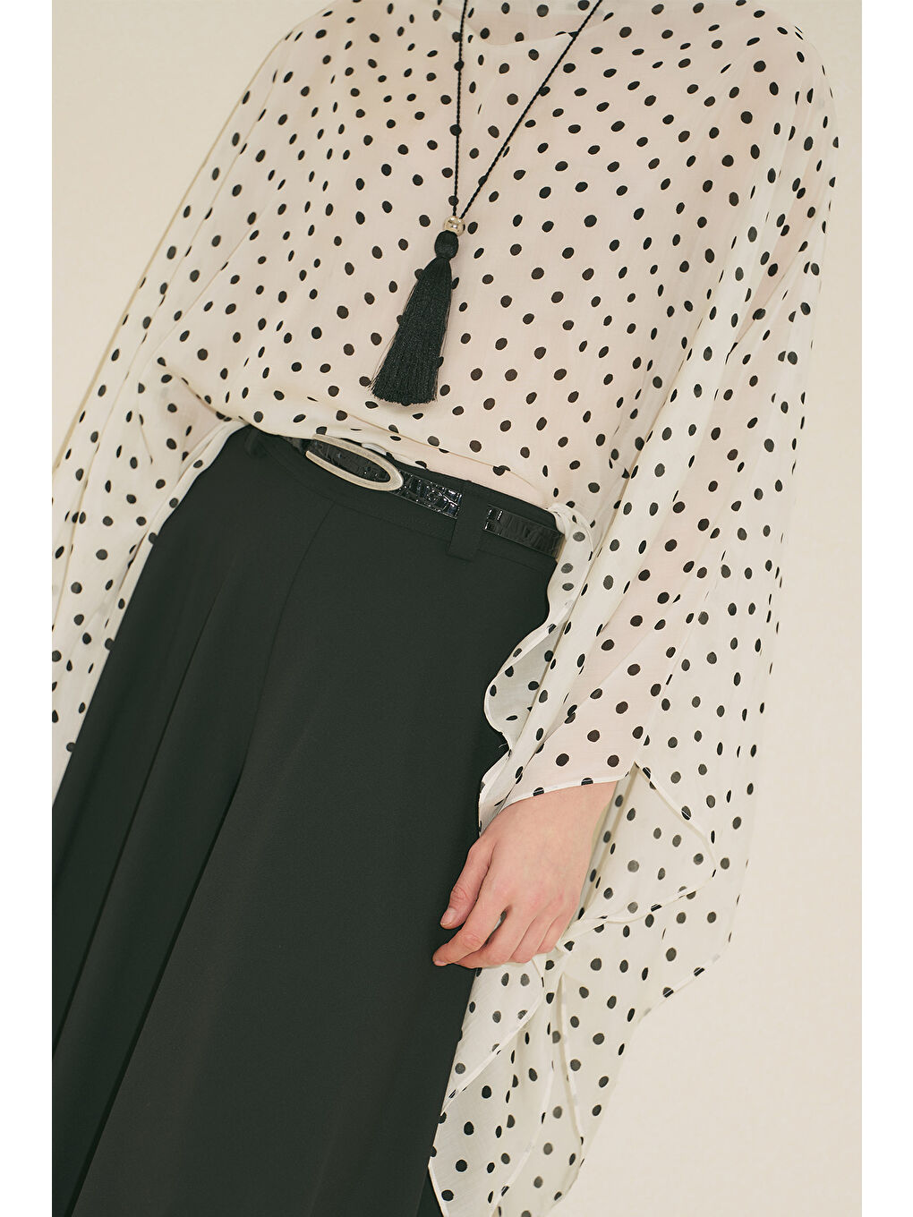 Siyah Şal Detaylı Desenli Bluz Puantiye-6