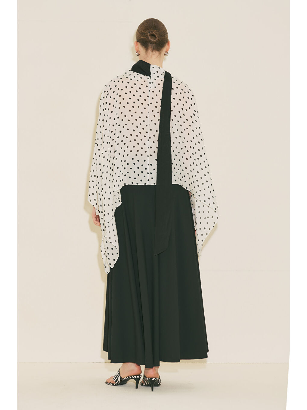 Siyah Şal Detaylı Desenli Bluz Puantiye-7