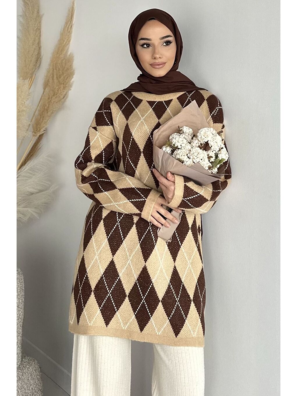 Bej Gülseli Desenli Simli Tesettür Triko Tunik-2