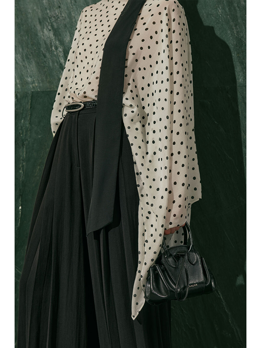 Siyah Şal Detaylı Desenli Bluz Puantiye-9