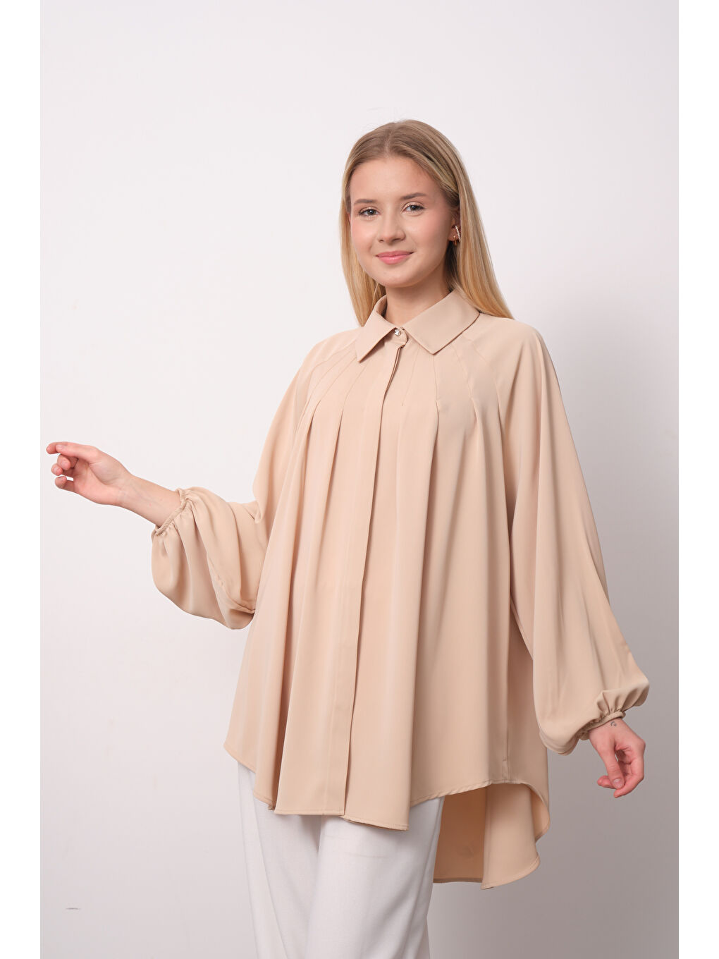 Bej Oversize Kesim Balon Kol Uzun Piliseli Kadın Tunik Gömleği-1