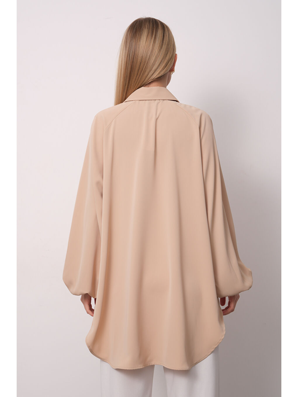 Bej Oversize Kesim Balon Kol Uzun Piliseli Kadın Tunik Gömleği-2