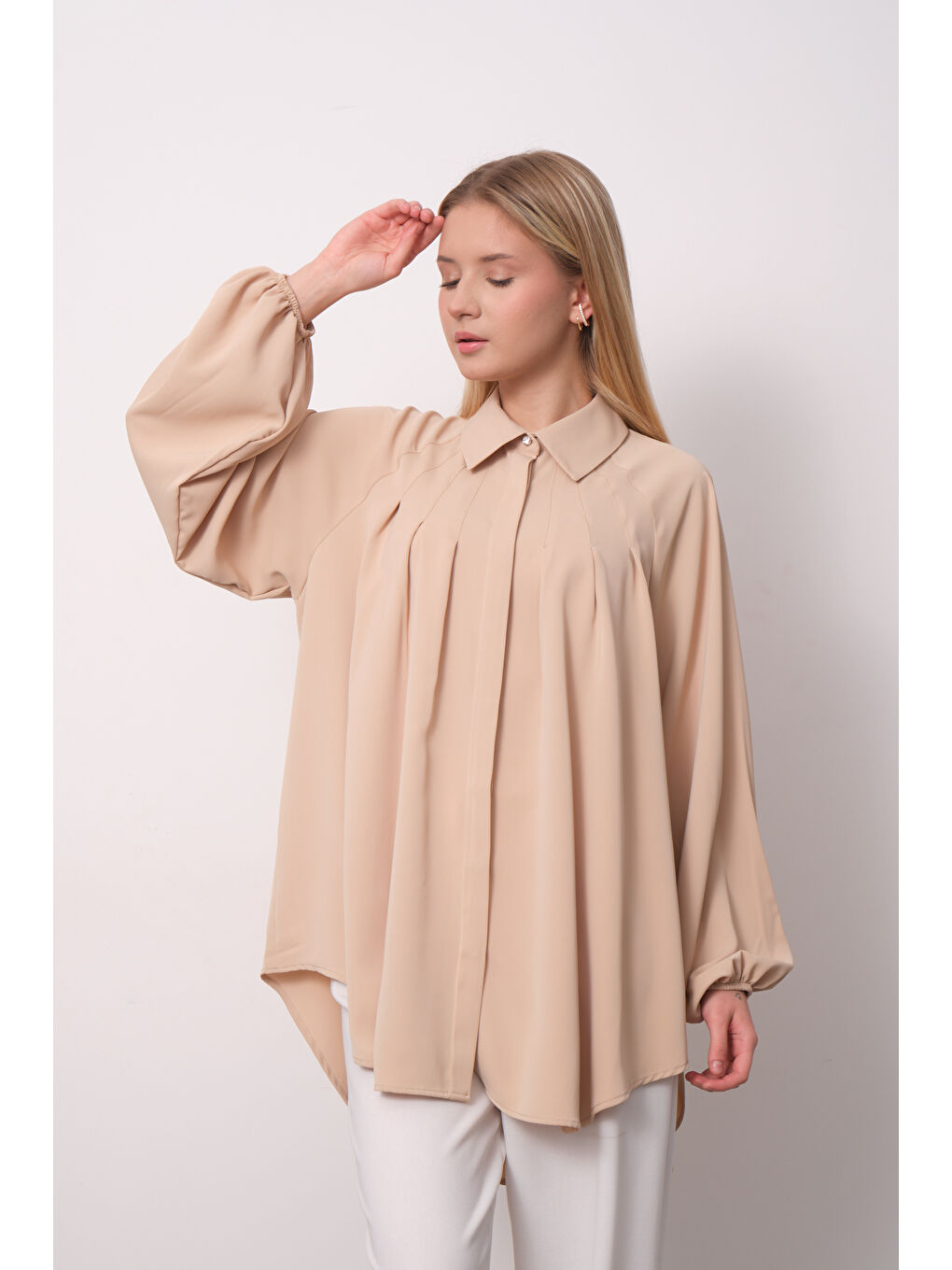 Bej Oversize Kesim Balon Kol Uzun Piliseli Kadın Tunik Gömleği-4