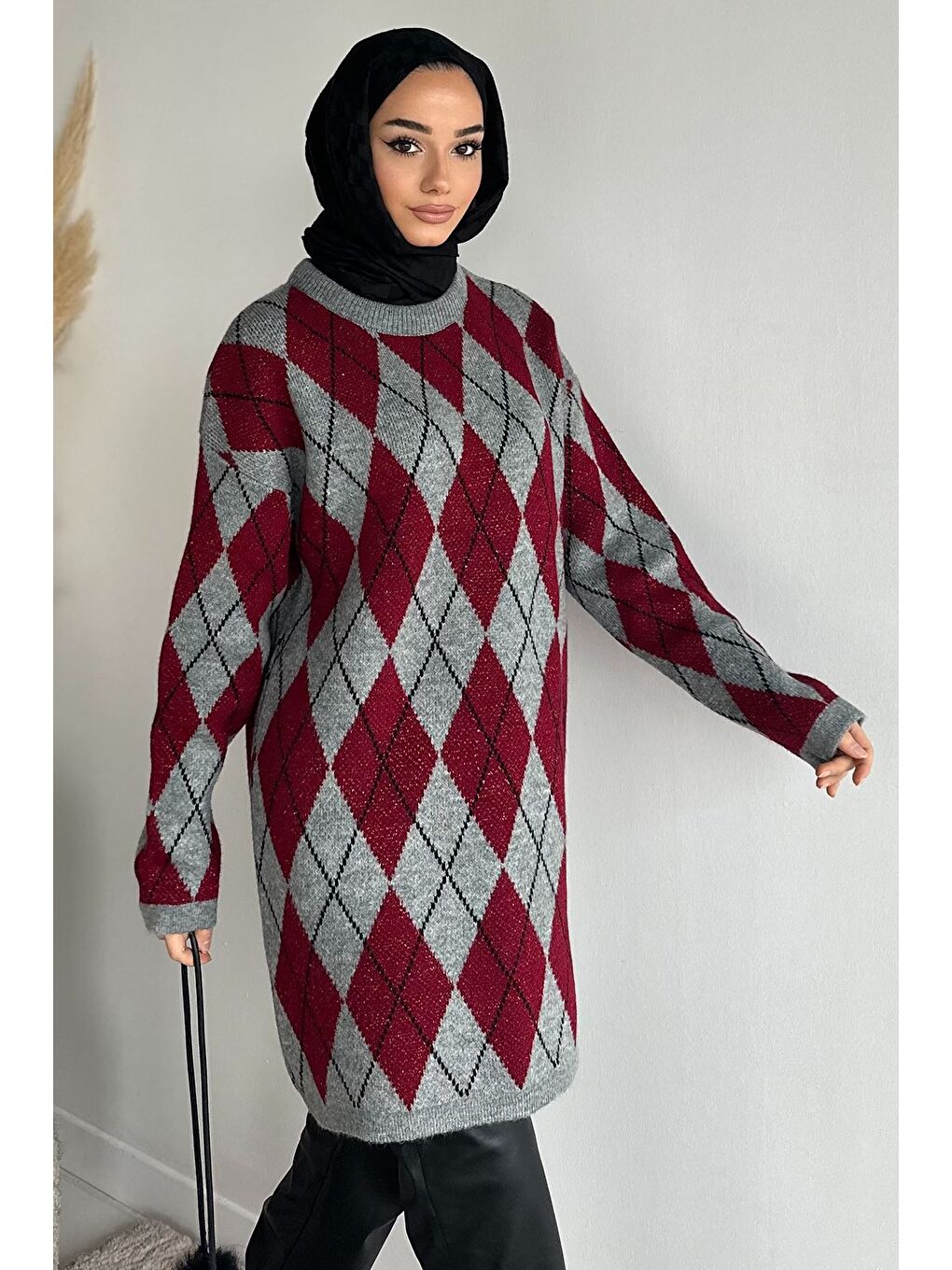 Gri Gülseli Desenli Simli Tesettür Triko Tunik