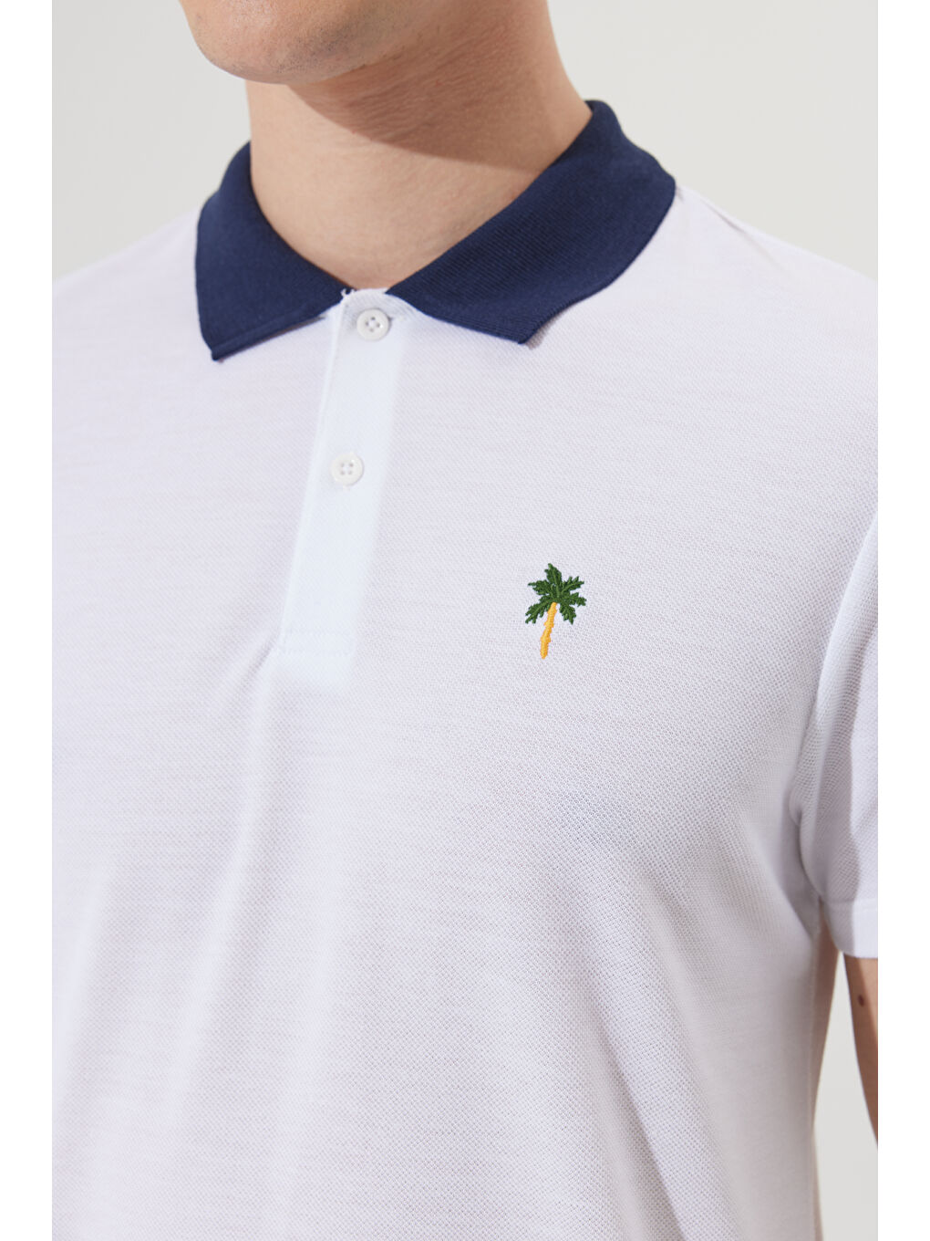 Erkek Beyaz Dar Polo Yaka Pamuklu Kısa Kollu Tişört-2