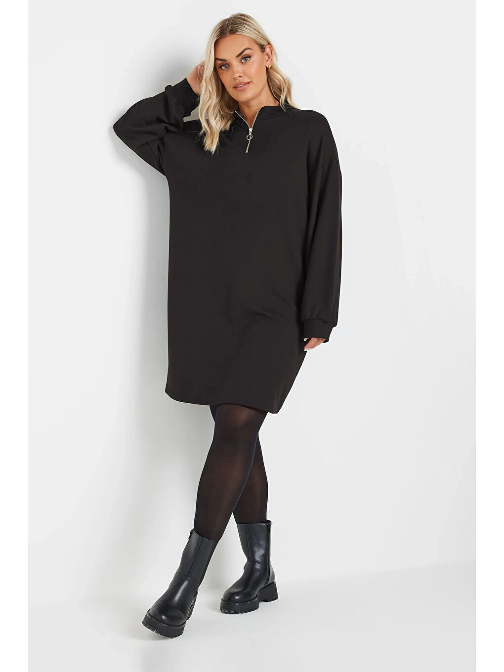 Siyah Büyük Beden Yumuşak Dokulu Uzun Kollu Yakası Fermuarlı Kısa Elbise 303760