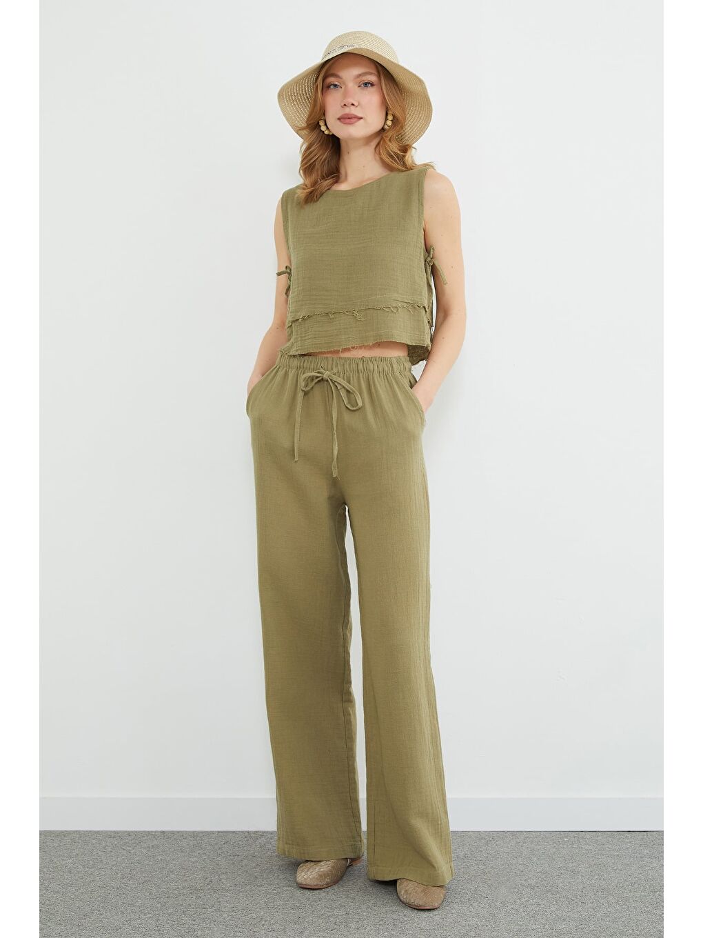 Yeşil Beli Lastikli Cepli Müslin Kumaş Pantolon-1