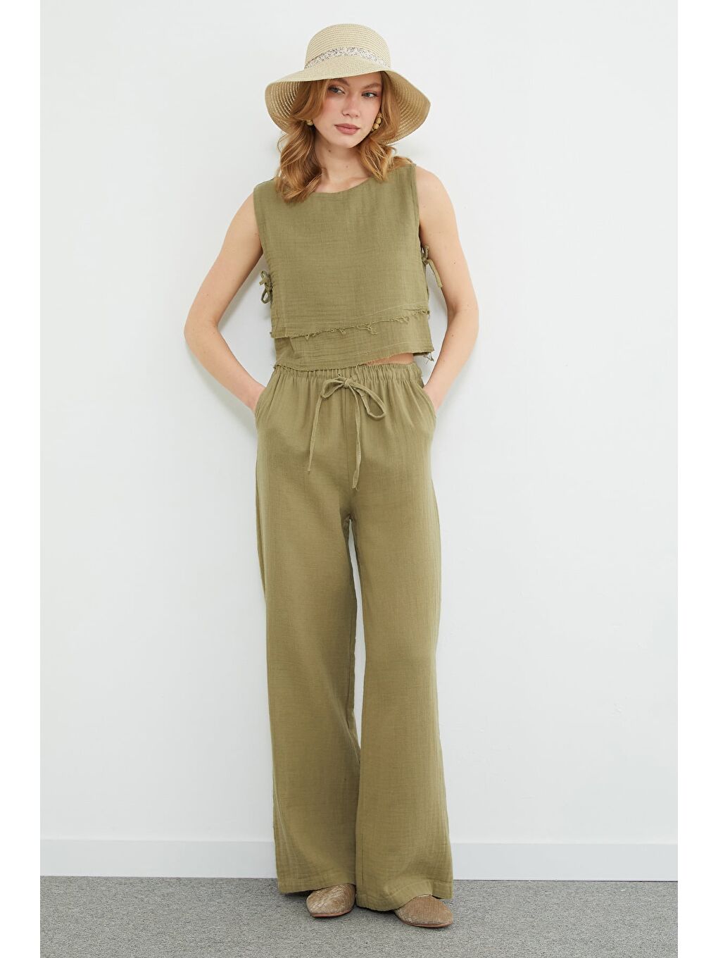 Yeşil Beli Lastikli Cepli Müslin Kumaş Pantolon-2