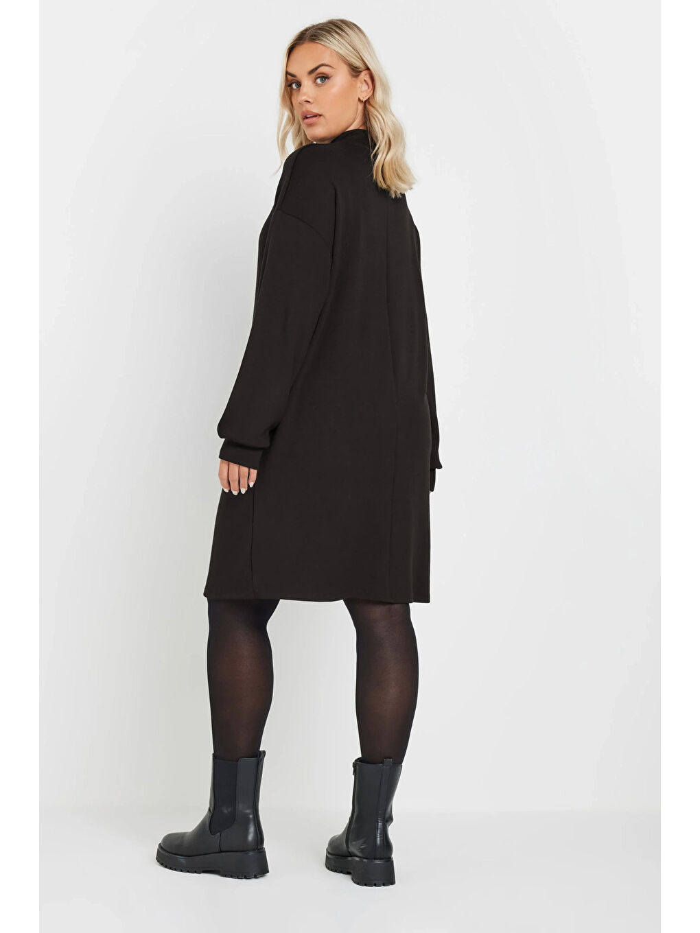 Siyah Büyük Beden Yumuşak Dokulu Uzun Kollu Yakası Fermuarlı Kısa Elbise 303760-4