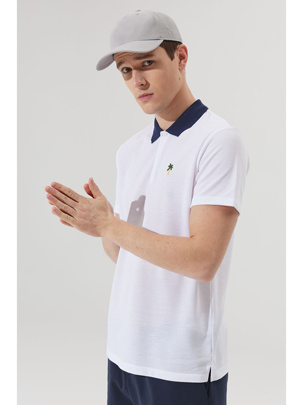 Erkek Beyaz Dar Polo Yaka Pamuklu Kısa Kollu Tişört-3