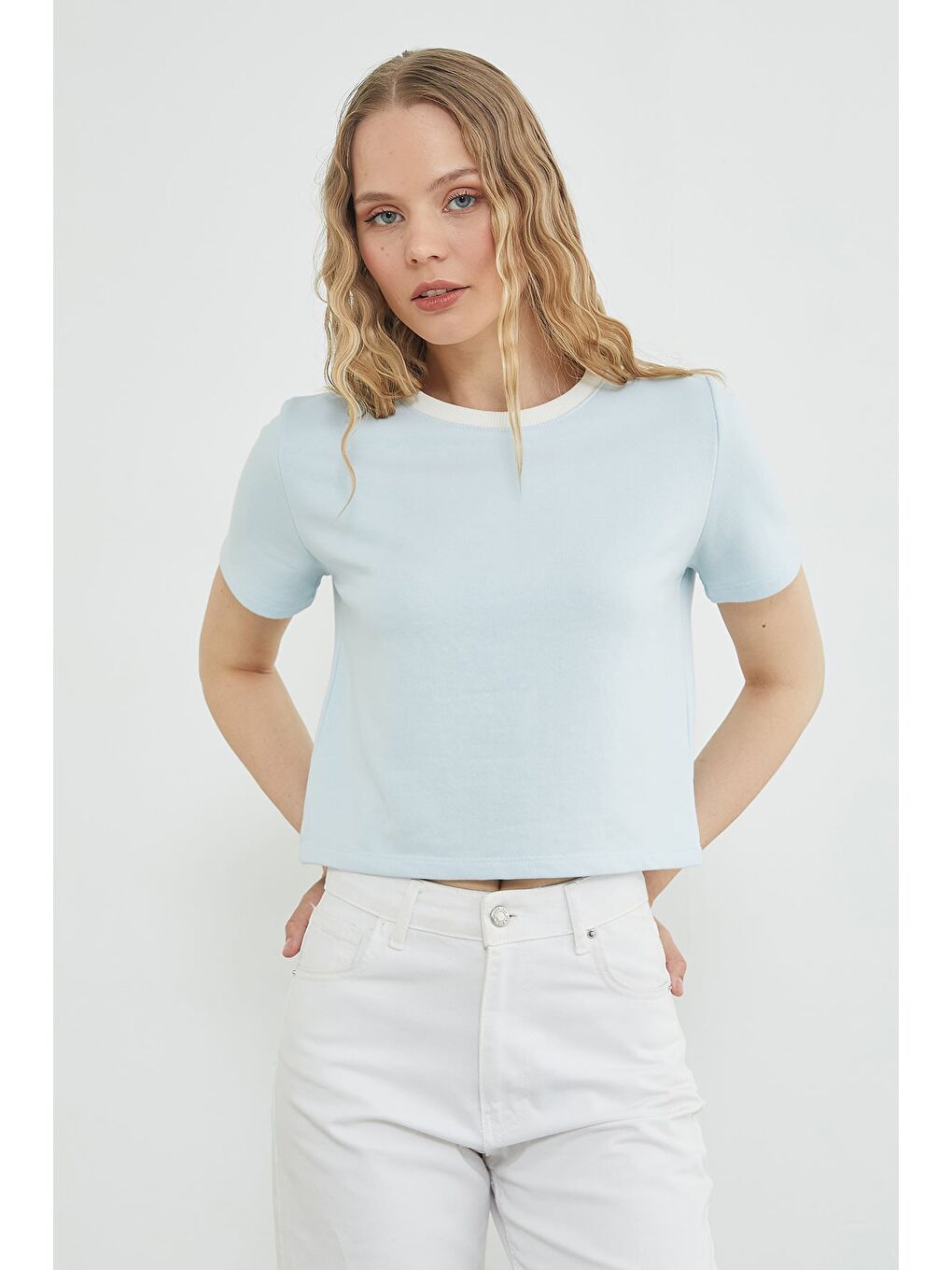 Mavi Basic Ribana Yaka Mevsimlik Crop Tişört-4