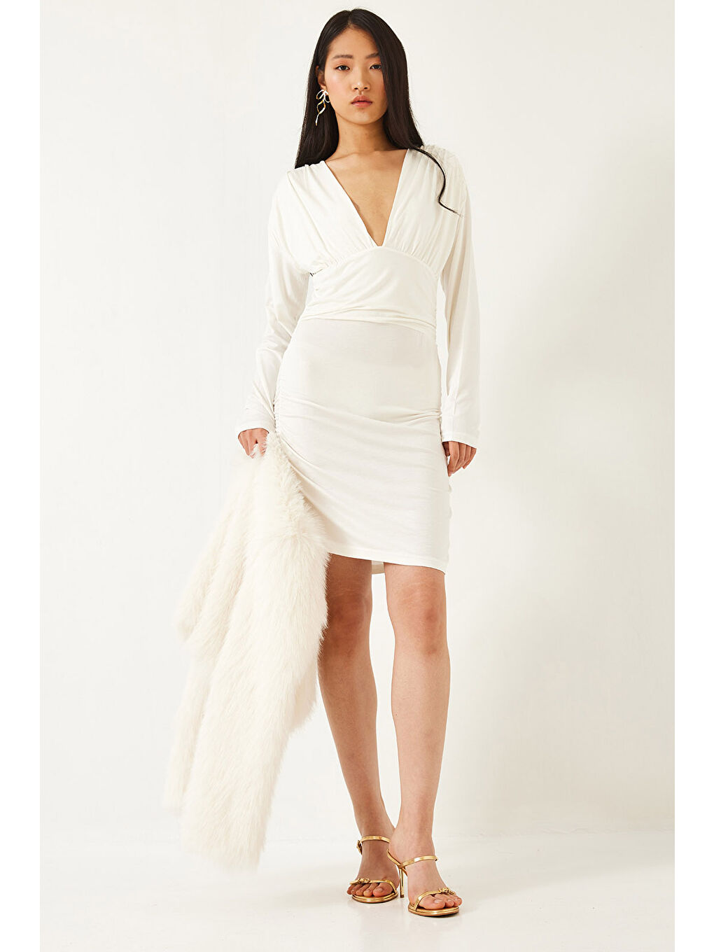 Beyaz Kadın Yanları Büzgülü Elbise