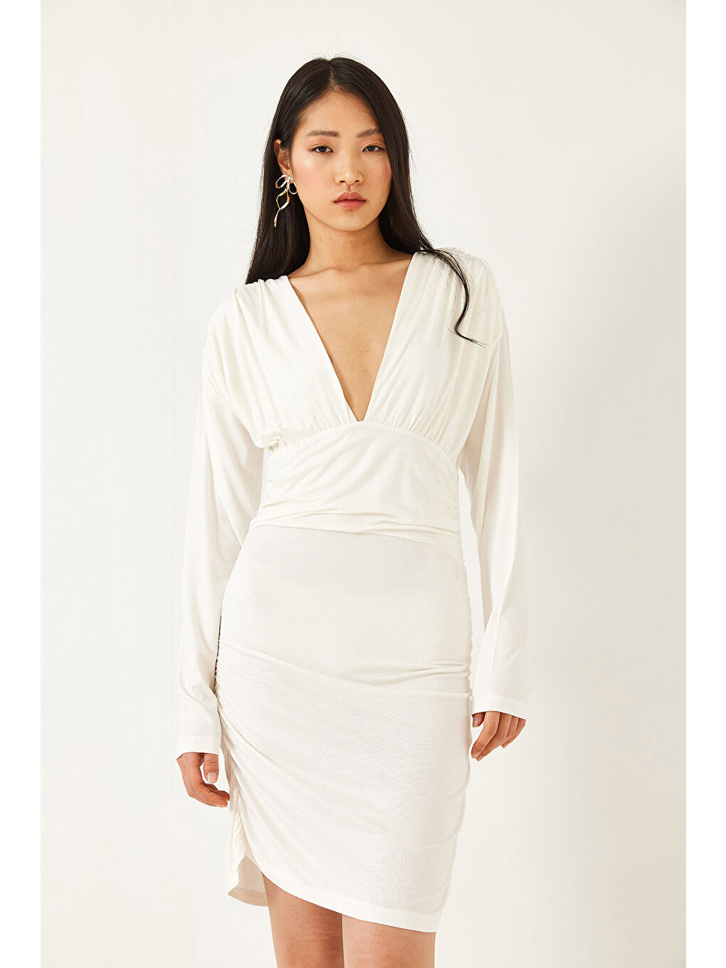 Beyaz Kadın Yanları Büzgülü Elbise-2