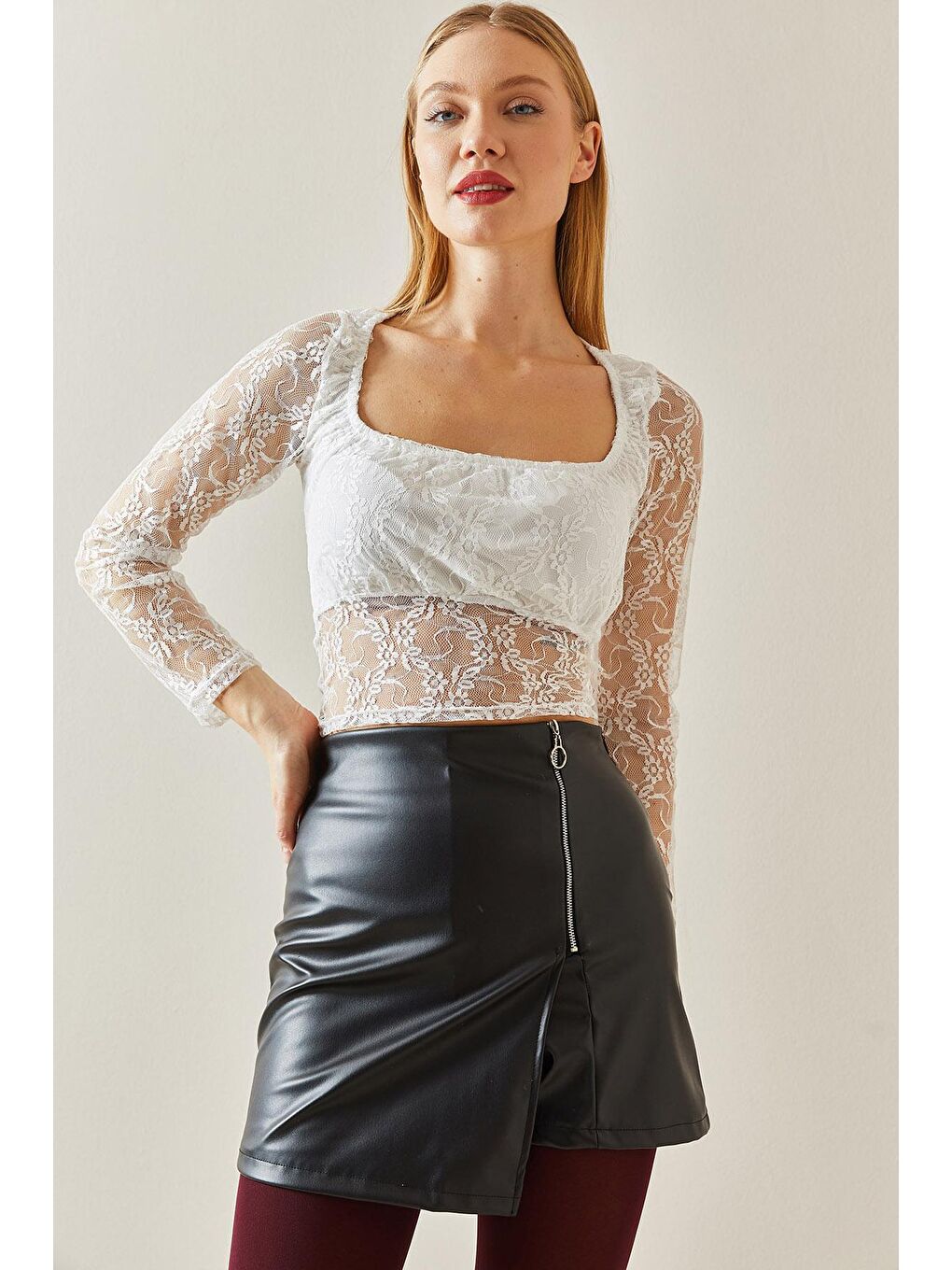 Beyaz Dantel Detaylı Kare Yaka Transparan Crop Bluz 4KXK2-47886-01
