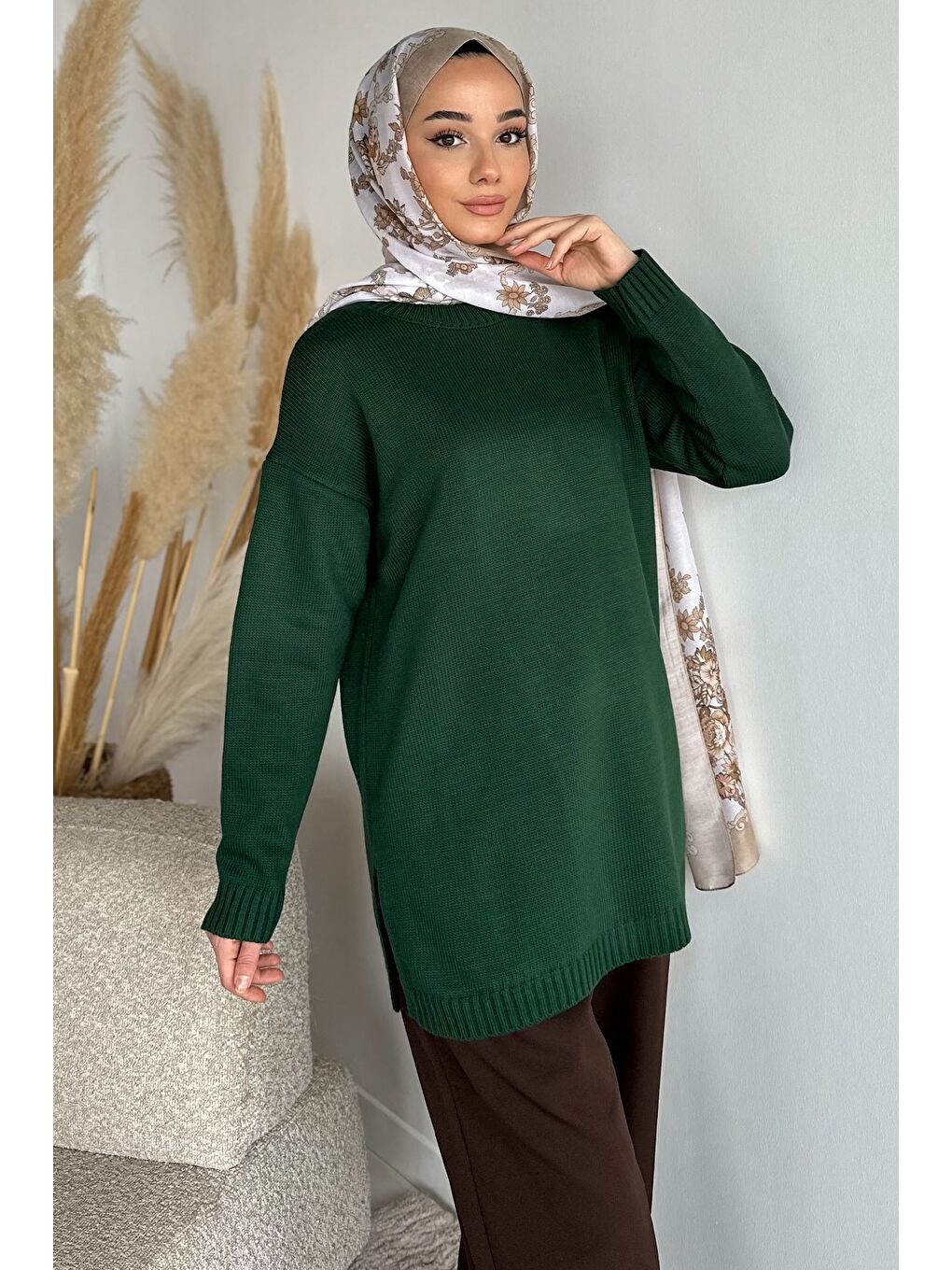 Yeşil Gülseli Bisiklet Yaka Yırtmaçlı Tesettür Triko Tunik-1