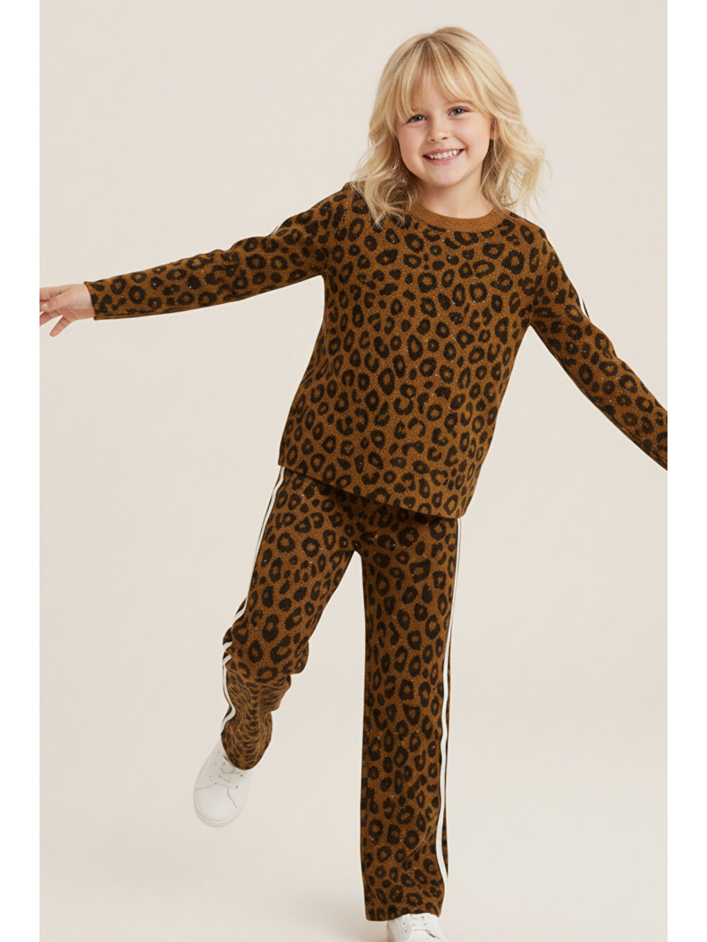 Kahverengi Kız Çocuk Taş Detaylı Bol Paça Triko İkili Takım – Yan Şeritli 3-10 Yaş 12296-2