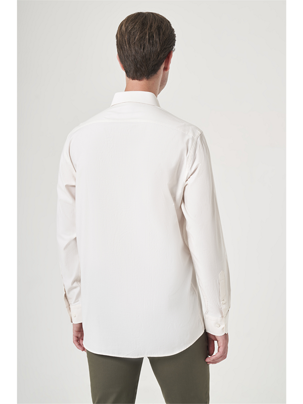 Beyaz Sert Yaka Uzun Kol Cepli Comfort Fit %100 Pamuk Gömlek 1004260168-4