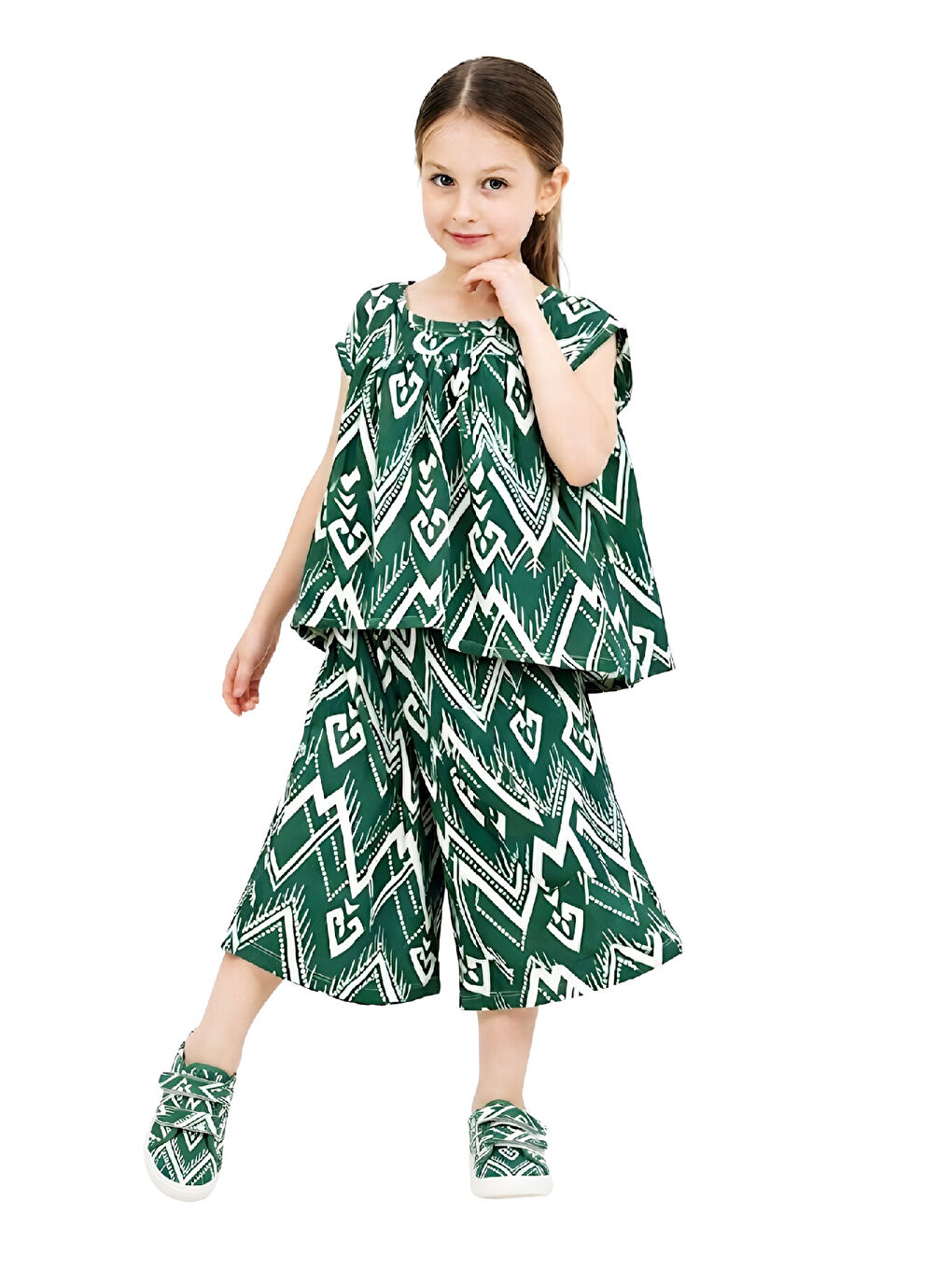 Yeşil Kız Çocuk Geniş Kaprili ve Desen Detaylı Alt-Üst Takım 2-12 Yaş 12578HC