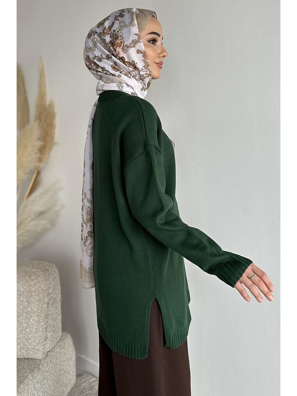 Yeşil Gülseli Bisiklet Yaka Yırtmaçlı Tesettür Triko Tunik-4