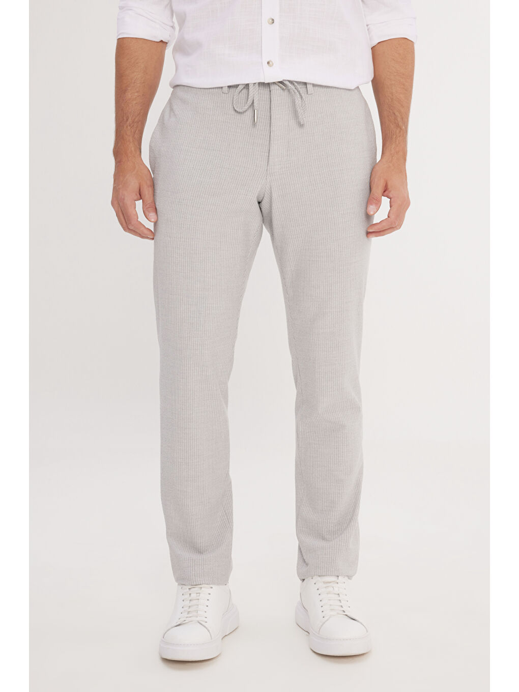 Erkek Beyaz-Gri Comfort Fit Rahat Kesim Yan Cepli Desenli Beli Lastikli Pantolon