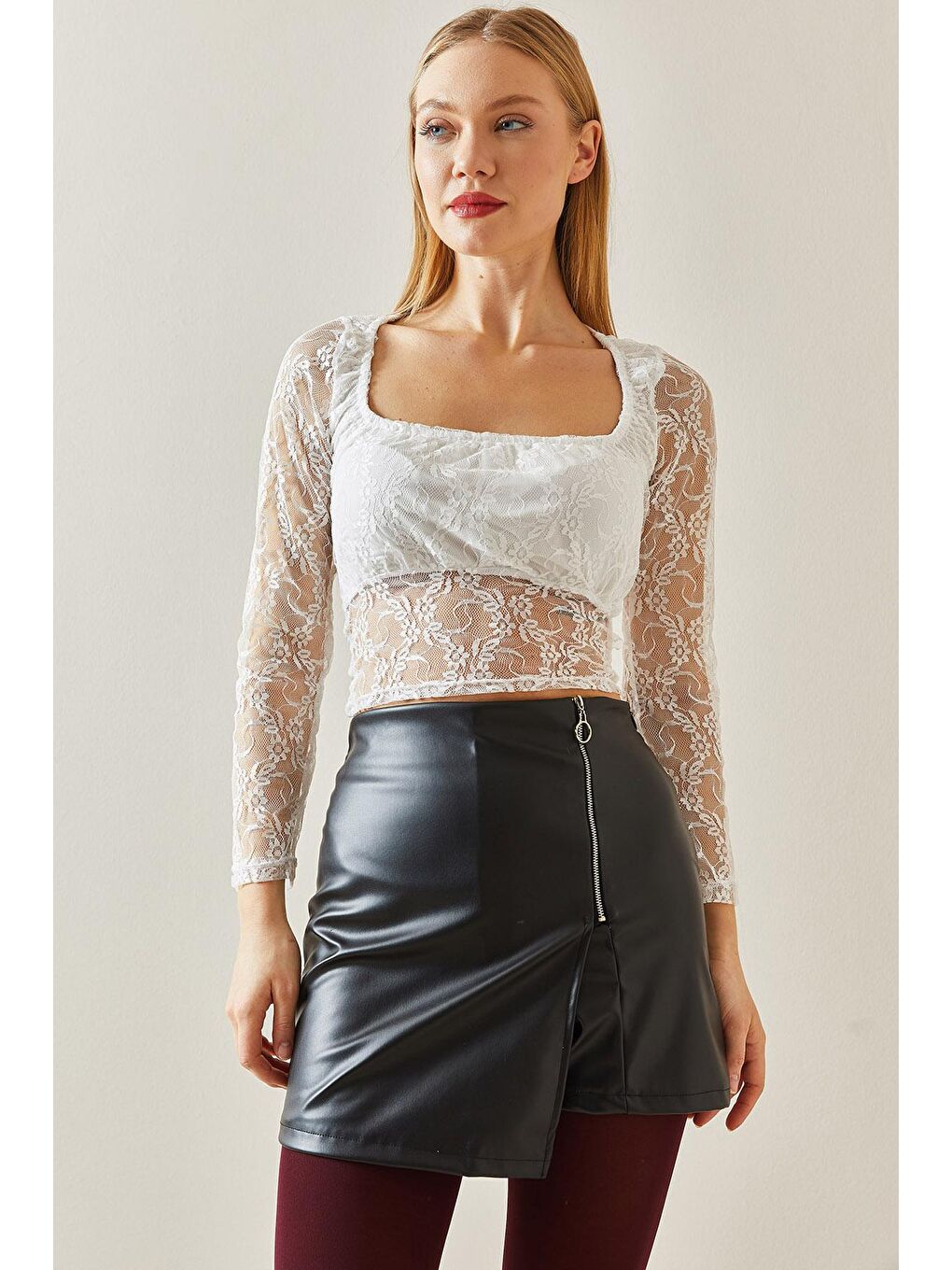 Beyaz Dantel Detaylı Kare Yaka Transparan Crop Bluz 4KXK2-47886-01-1