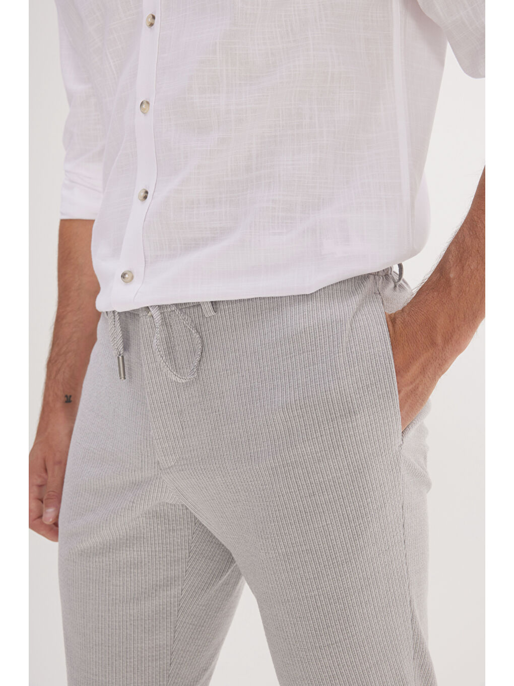 Erkek Beyaz-Gri Comfort Fit Rahat Kesim Yan Cepli Desenli Beli Lastikli Pantolon-3
