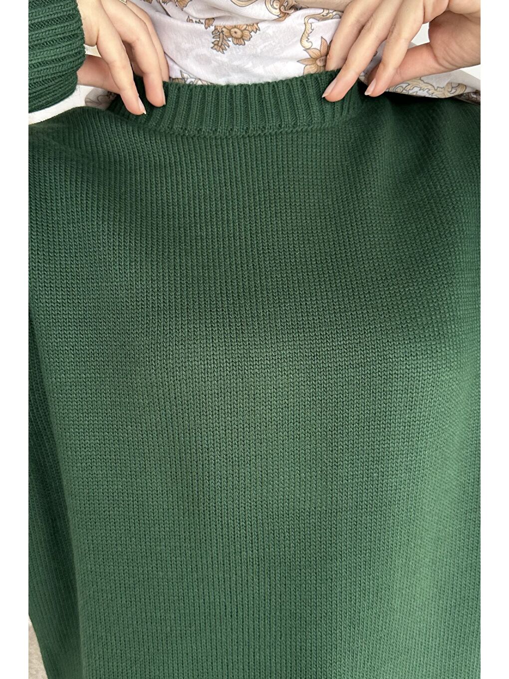 Yeşil Gülseli Bisiklet Yaka Yırtmaçlı Tesettür Triko Tunik-7