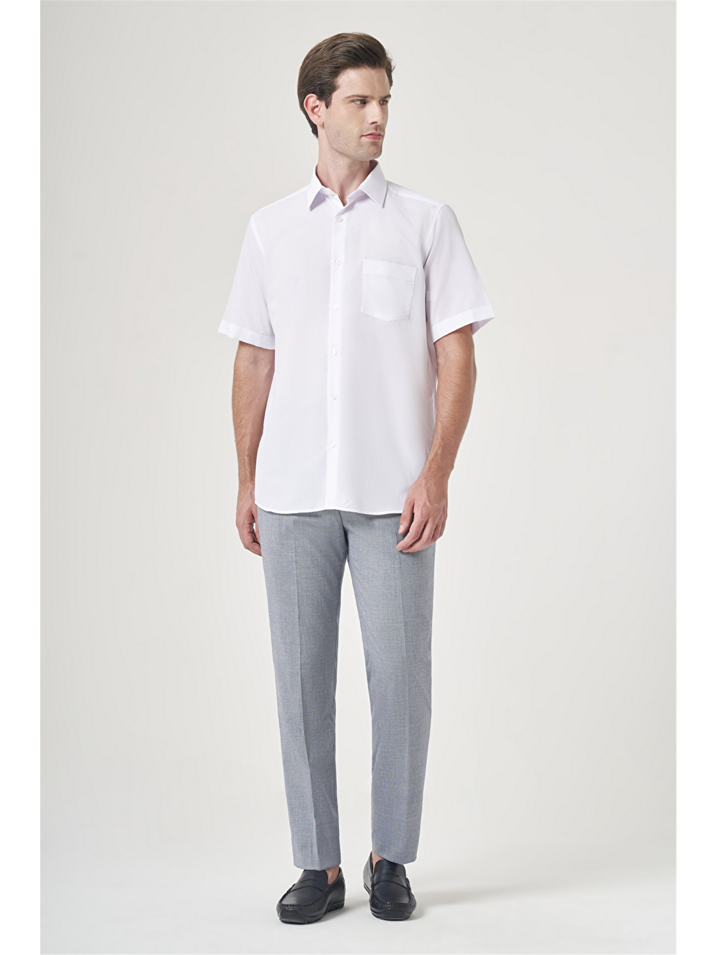 Beyaz Sert Yaka Kısa Kol Cepli Comfort Fit Pamuklu Gömlek 1004260258-1
