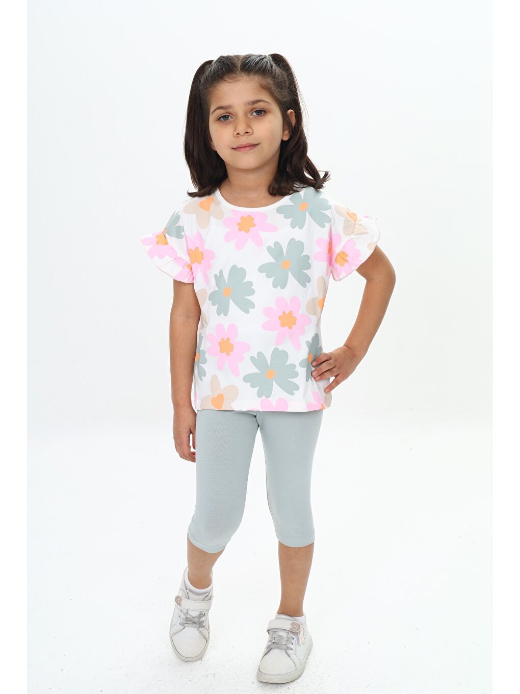Gri Kız Çocuk Kol Fırfır Detaylı Çiçek Baskılı Kaprili Takım