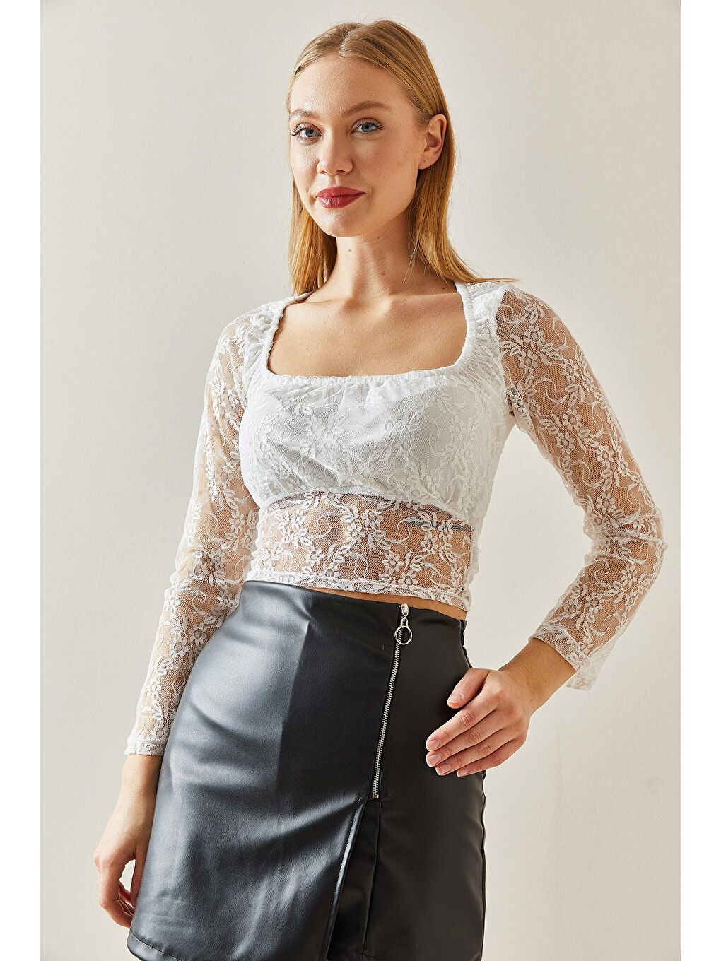 Beyaz Dantel Detaylı Kare Yaka Transparan Crop Bluz 4KXK2-47886-01-2