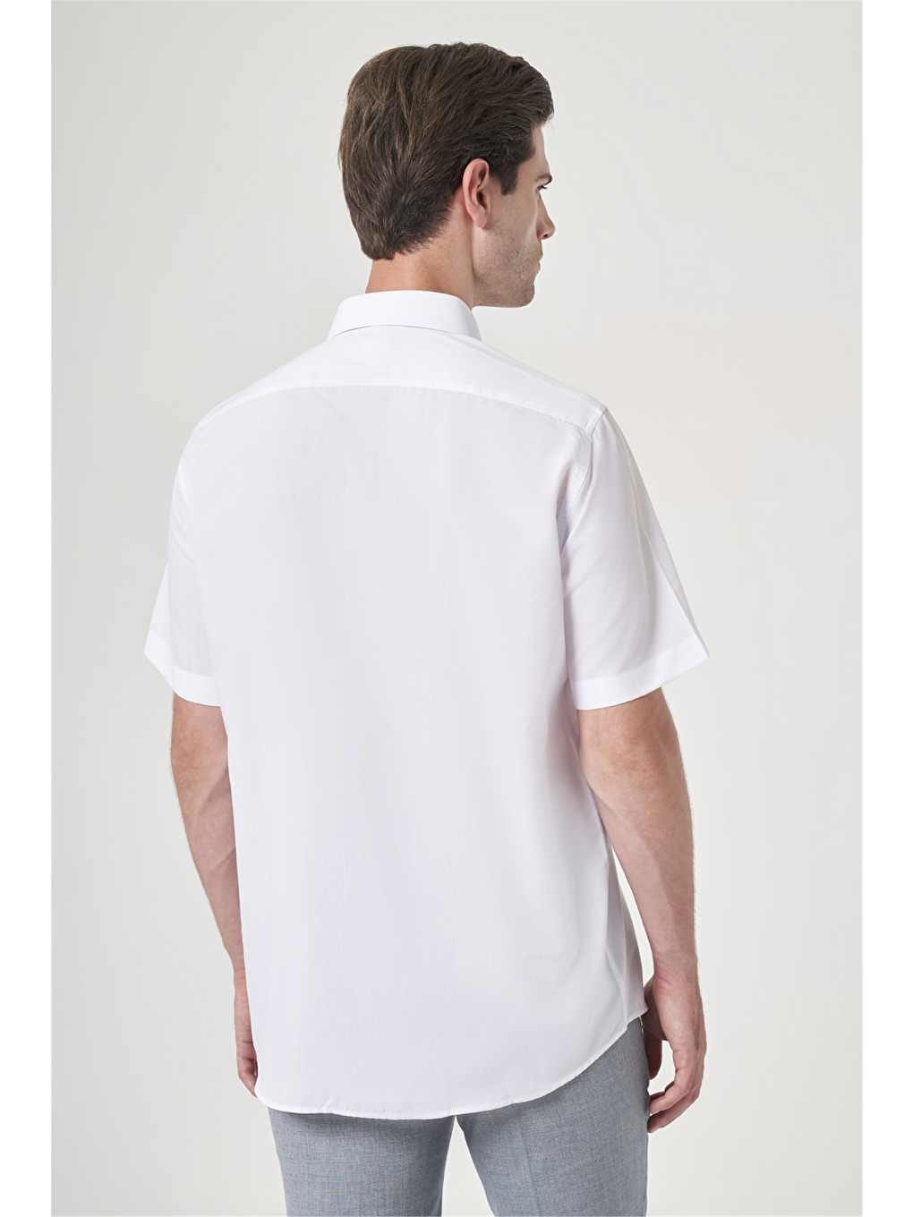 Beyaz Sert Yaka Kısa Kol Cepli Comfort Fit Pamuklu Gömlek 1004260258-4