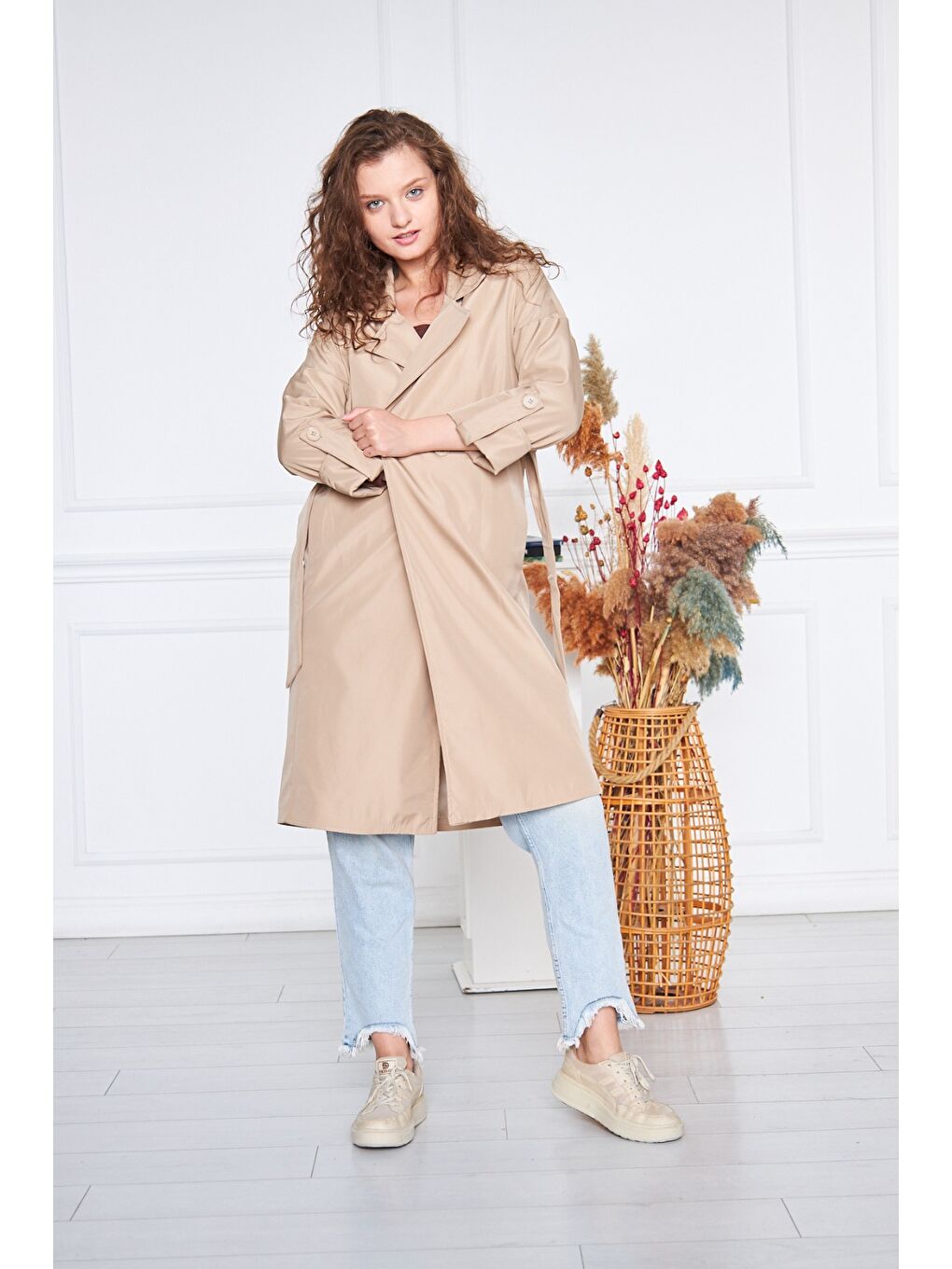 Ekru Kadın Kruvaze Yaka Cepli Kuşaklı Uzun Krem Trençkot