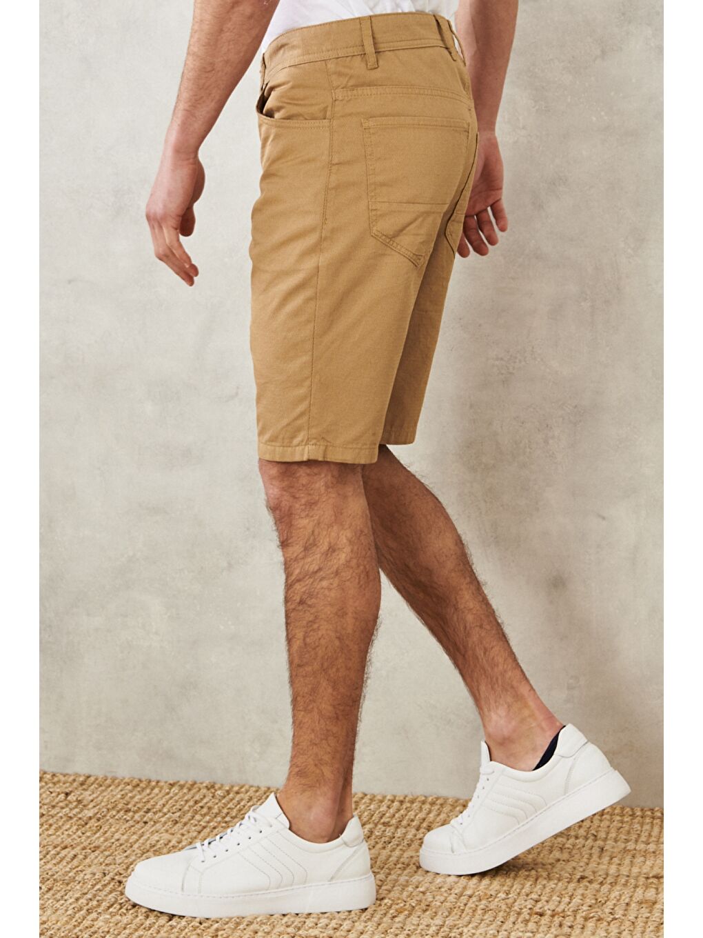 Kahverengi Erkek Camel Slim Fit Dar Kesim Armürlü %100 Pamuk Casual Chino Şort-2