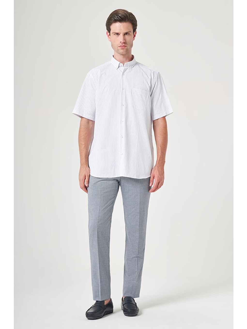 Beyaz-mavi Düğmeli Yaka Kısa Kol Cepli Comfort Fit Pamuklu Gömlek 1004260183-1