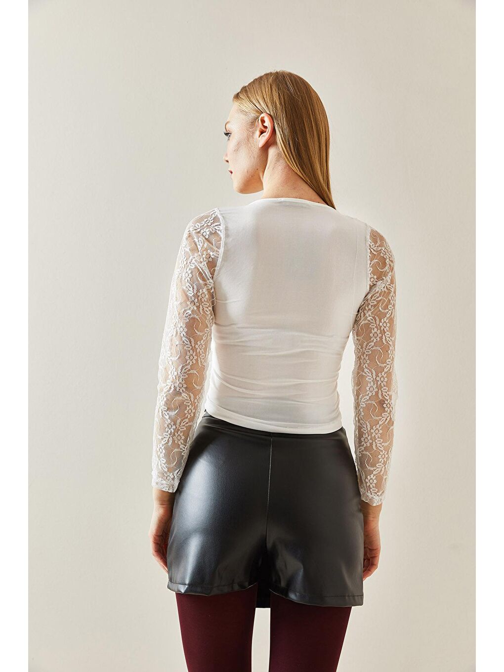 Beyaz Dantel Detaylı Kare Yaka Transparan Crop Bluz 4KXK2-47886-01-4