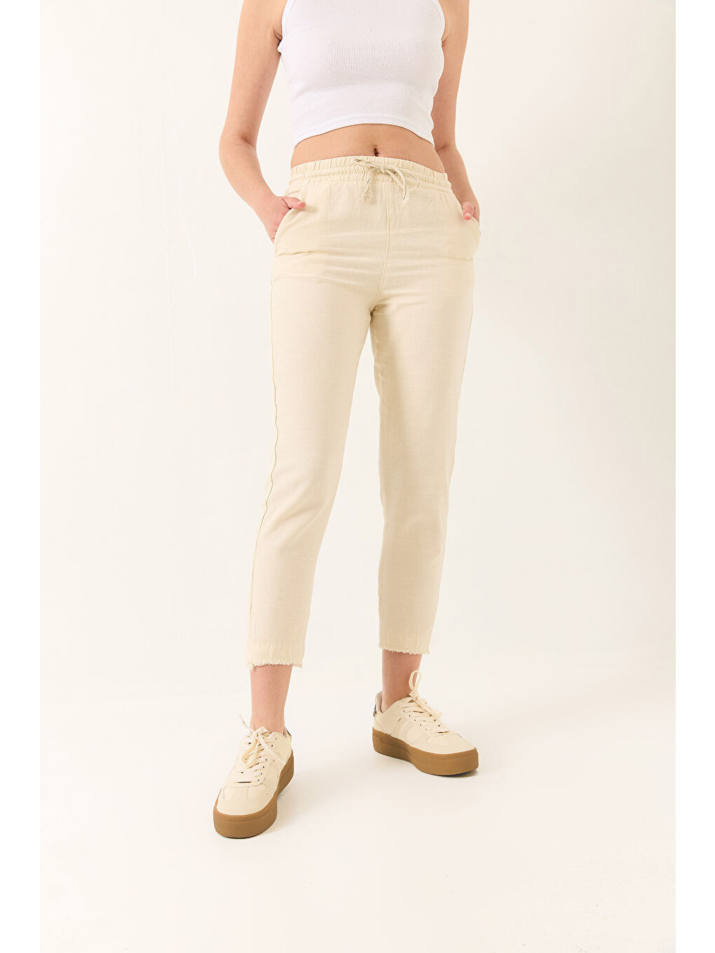Bej Kadın Beli Bağlamalı Paça Detaylı Cepli Keten Havuç Pantolon YP-3