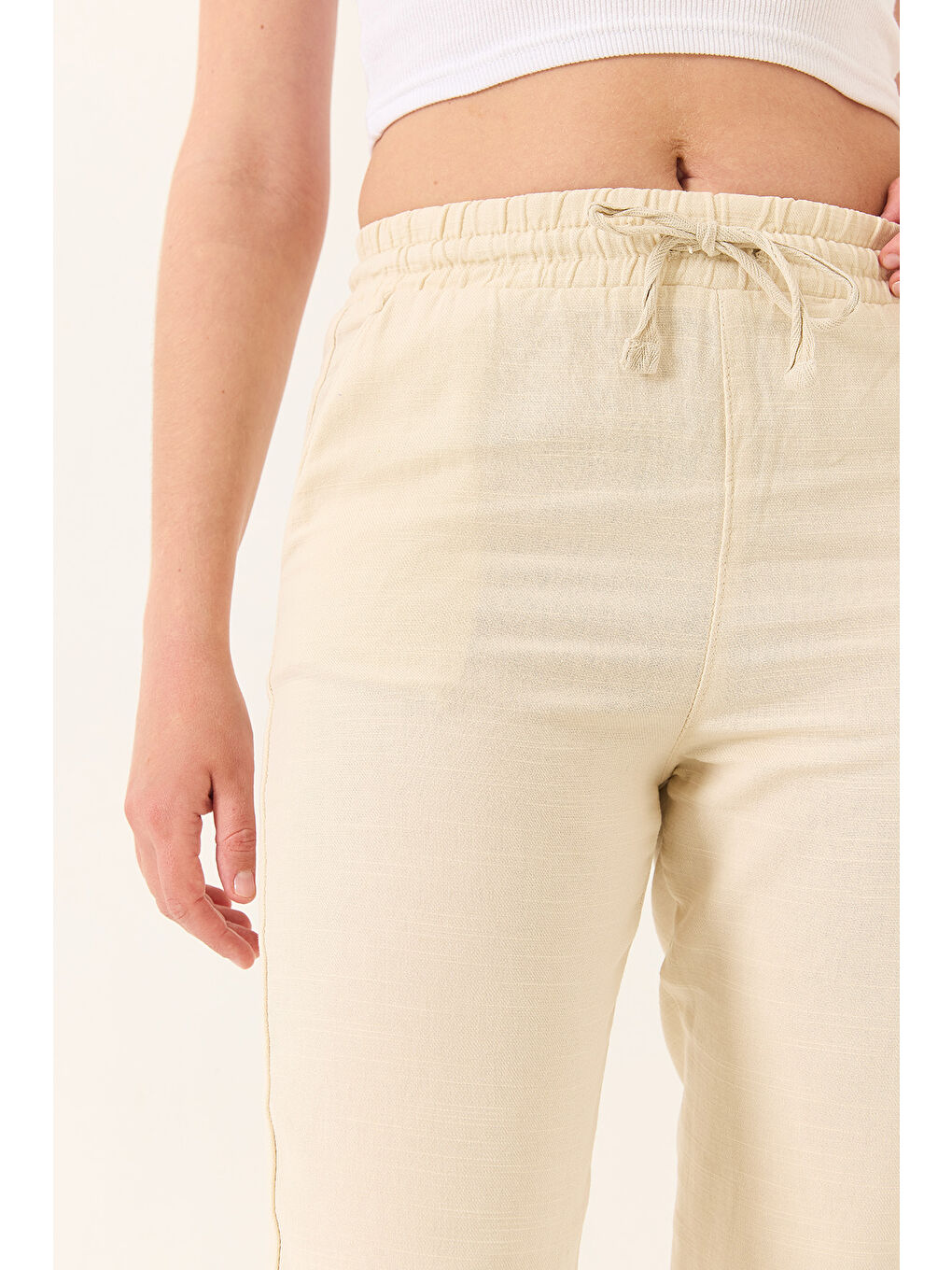 Bej Kadın Beli Bağlamalı Paça Detaylı Cepli Keten Havuç Pantolon YP-5