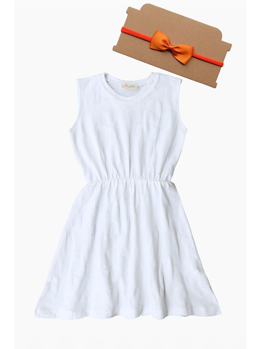 Beyaz Kız Çocuk Kabartma Desenli Elbise Turuncu Toka Takım-3