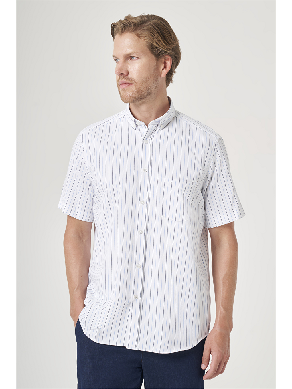 Beyaz-mavi Düğmeli Yaka Kısa Kol Cepli Oxford Comfort Fit Pamuklu Gömlek 1004260187-2
