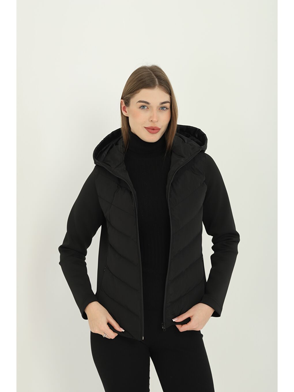 Kadın Siyah Kapüşonlu Cepli Rahat Termal Kontrast Şişme Mont-2