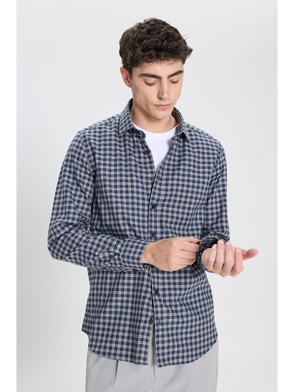 Erkek Lacivert-Bej %100 Pamuk Slim Fit Dar Kesim Düğmeli Yaka Kareli Flanel Gömlek-2