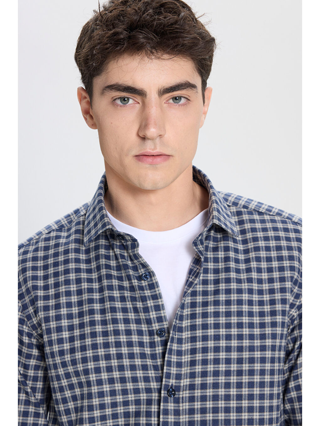 Erkek Lacivert-Bej %100 Pamuk Slim Fit Dar Kesim Düğmeli Yaka Kareli Flanel Gömlek-3