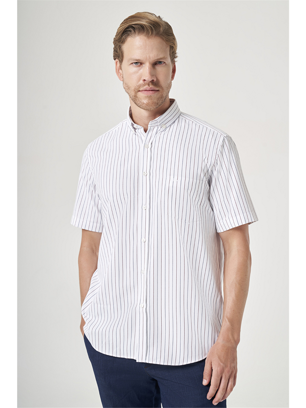 Beyaz-bordo Düğmeli Yaka Kısa Kol Cepli Oxford Comfort Fit Pamuklu Gömlek 1004260187-2