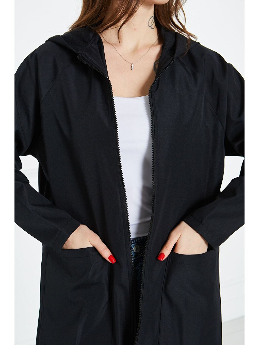 Siyah Kadın Kapüşonlu Su Itici Trençkot-1