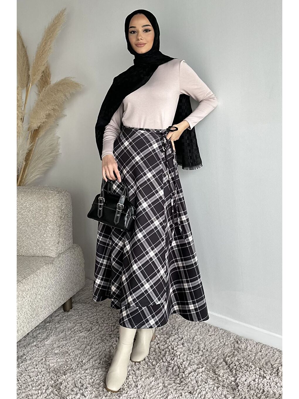 Siyah Ekose Desenli Bel Bağlamalı Kiloş Scuba Tesettür Etek-3