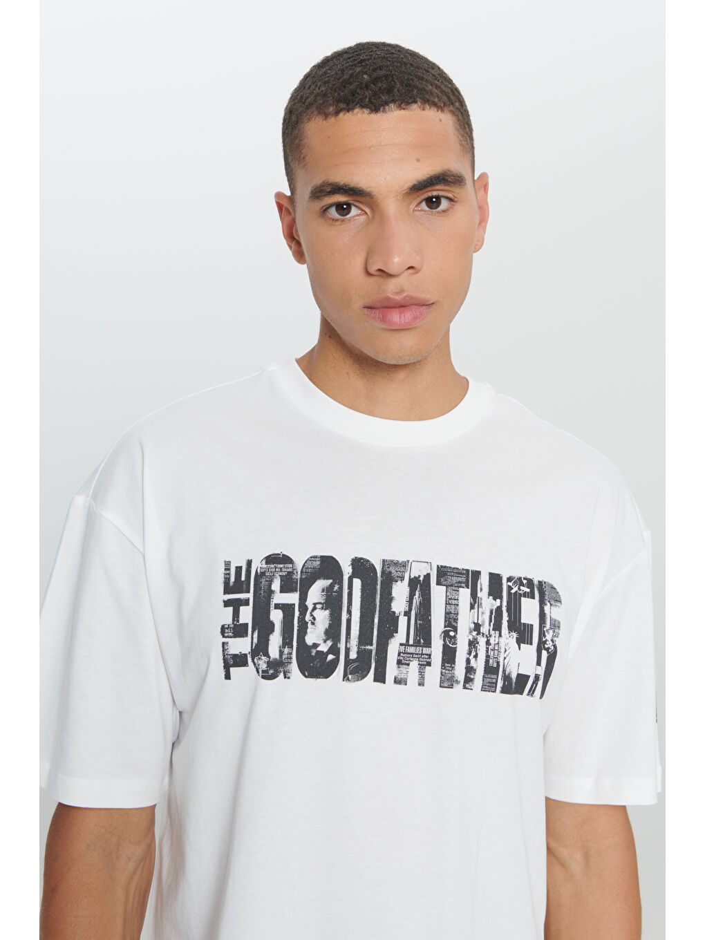 Erkek Beyaz The Godfather Lisanslı Loose Fit Bol Kesim %100 Pamuk Bisiklet Yaka Baskılı Tişört-3