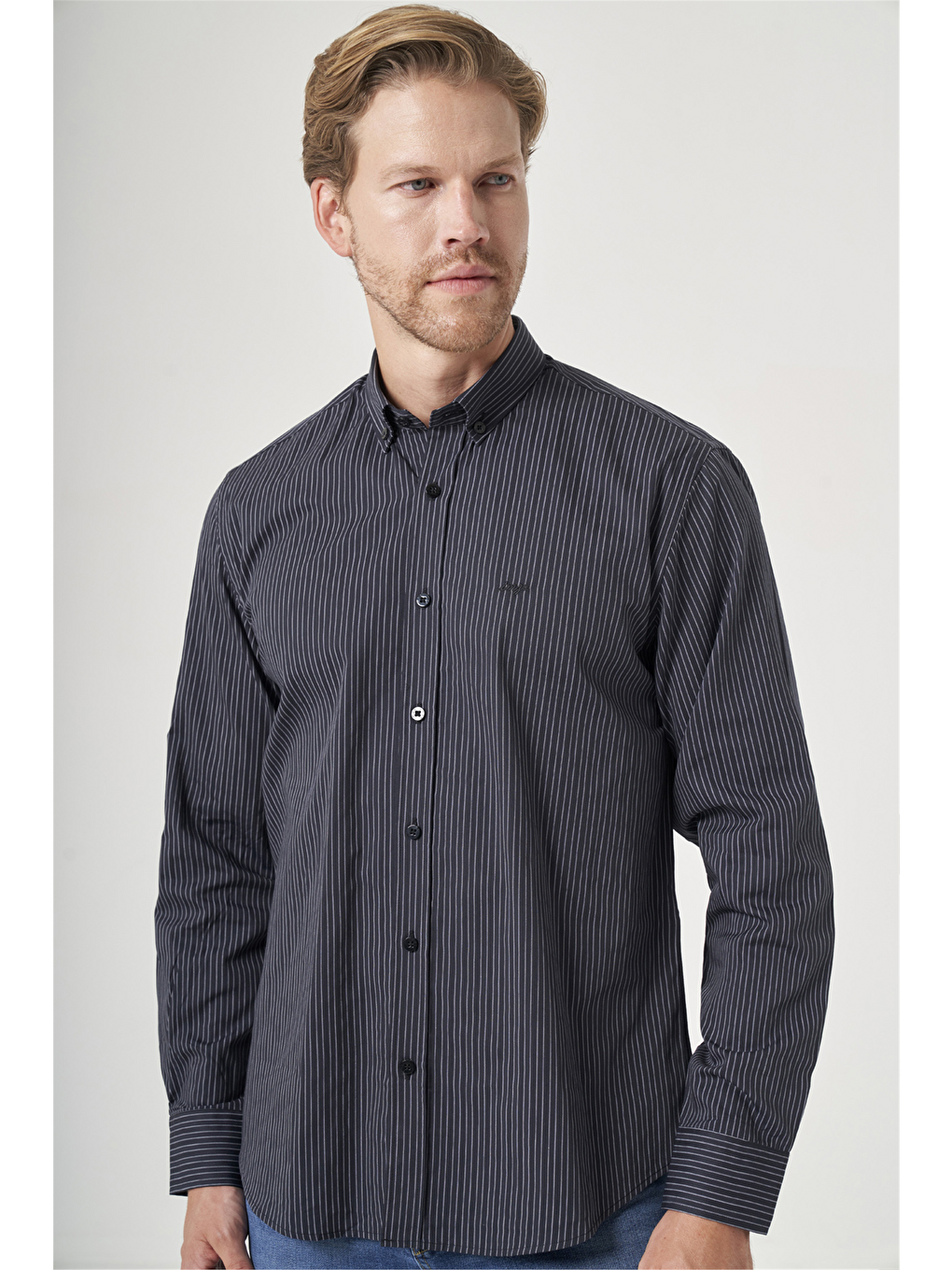Siyah-beyaz Düğmeli Yaka Uzun Kol Cepli Comfort Fit %100 Pamuk Gömlek 1004260212