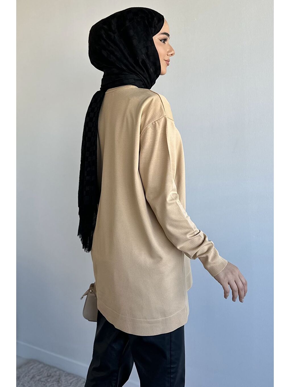 Bej Çiçek Figürlü Ön Düğmeli Tesettür Triko Hırka (s-m-l-xl Beden Uyumludur.)-5