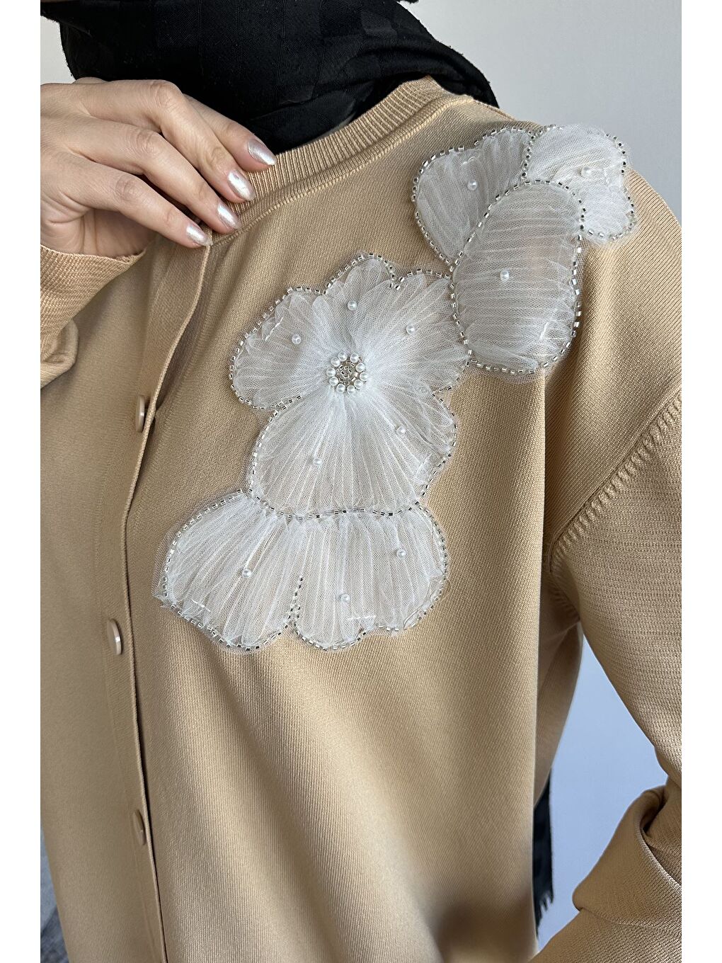 Bej Çiçek Figürlü Ön Düğmeli Tesettür Triko Hırka (s-m-l-xl Beden Uyumludur.)-6